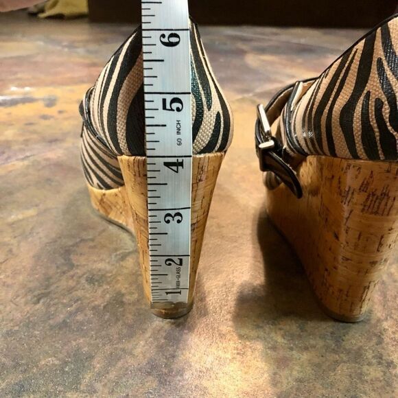 Antonio Melani Zebra Wedges Heels Tan and Black Size 7 M - Picture 5 of 9